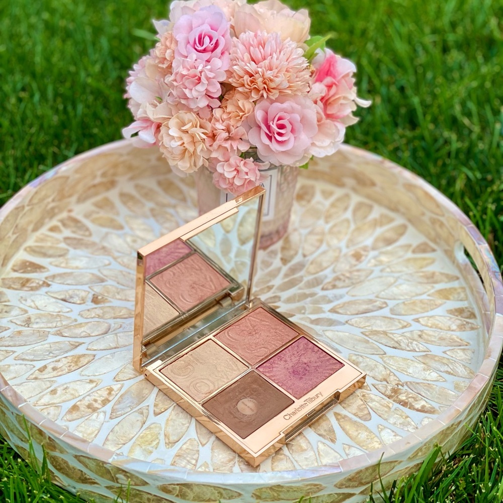 LIGHTGASM - Used Glowgasm Face Palette. Please see pictures for reference.